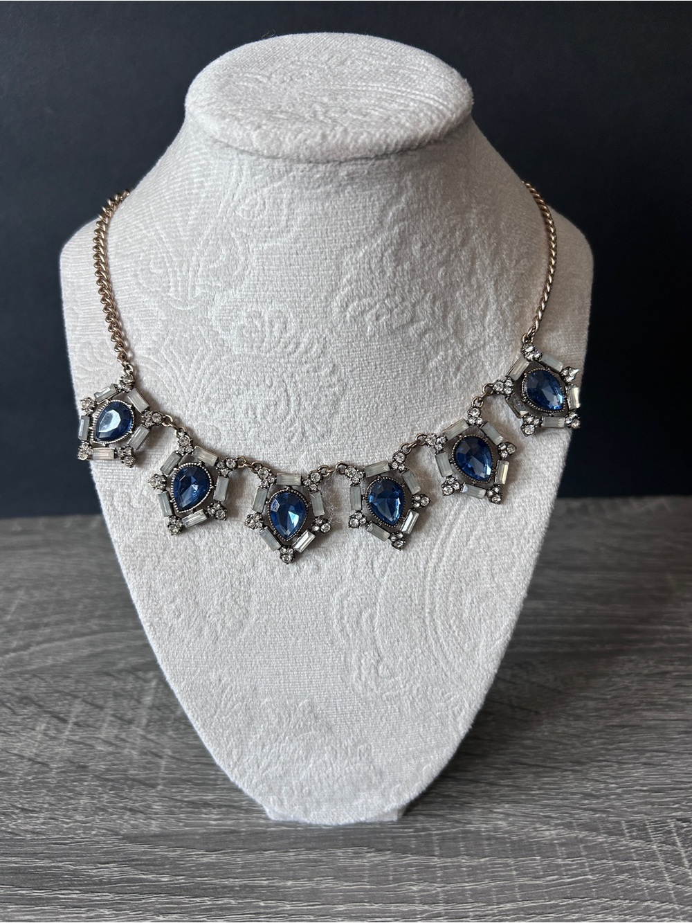Unbranded Blue Teardrop Crystal Statement Necklace with Silver Accents